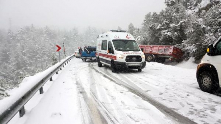 Antalya- Konya Karayolu kar nedeniyle ulaşıma kapandı