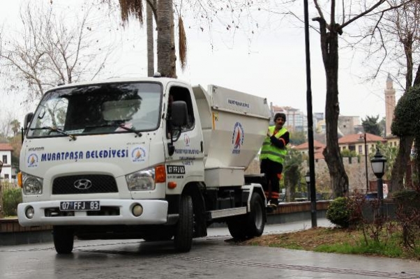 Klasik müziği duyan çöpünü dışarı çıkarıyor