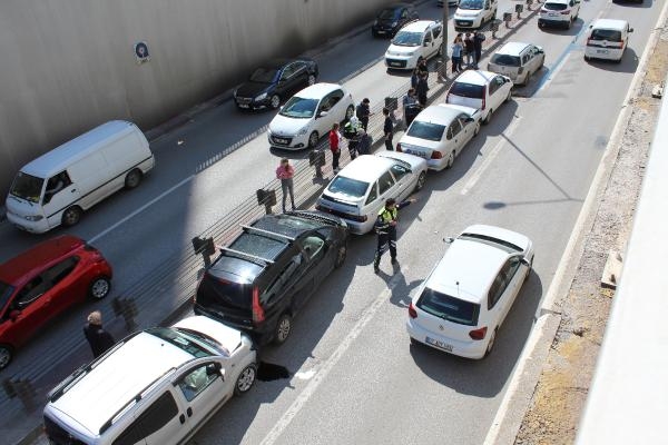 Antalya'da 10 araç birbirine girdi: 1 yaralı