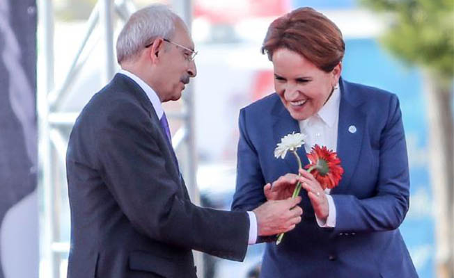 KILIÇDAROĞLU, AKŞENER'E ÇİÇEK VERDİ