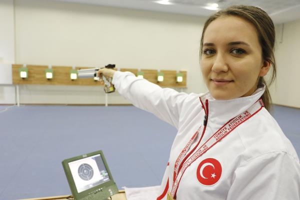 Silah ustası babanın kızı, olimpiyatlara hazırlanıyor