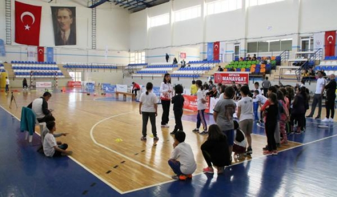 Manavgat'ta sportif yetenekli öğrencilere test