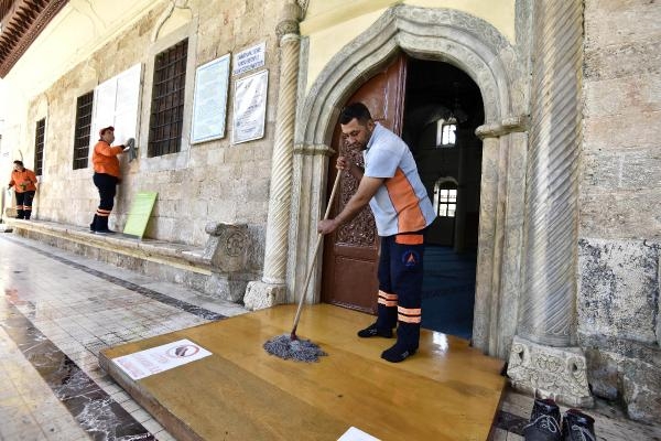 Muratpaşa'da camilerde Ramazan hazırlığı