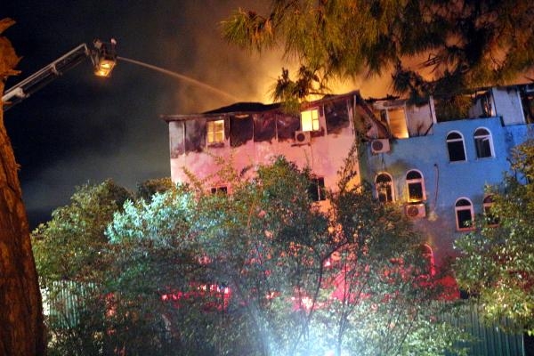 Otel lojmanında korkutan yangın
