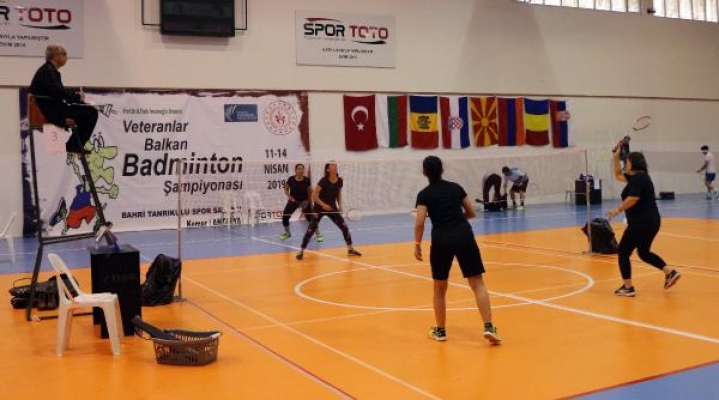 Veteranlar Balkan Badminton Şampiyonası Antalya'da başladı