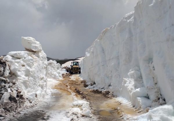 Akseki yaylalarında 10 metrelik karla mücadele