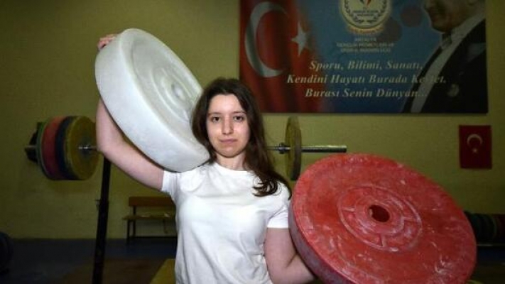 'Dünyayı ayağa kaldırmak istiyorum' 'Dünyayı ayağa kaldırmak istiyorum'