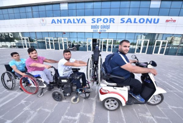 İşsiz şampiyonun engelsiz dayanışması