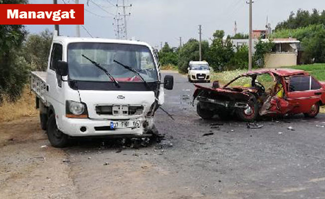 Otomobille kamyonet çarpıştı: 1 ölü, 3 yaralı