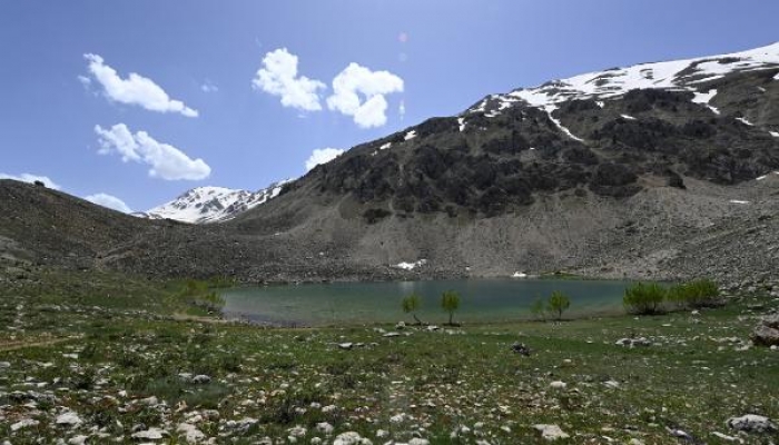 Toroslardaki doğal güzellik Yeşil Göl