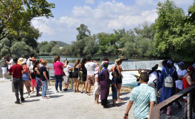 Manavgat Şelalesi'ne yoğun ilgi