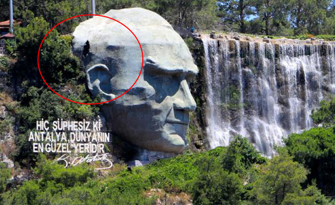 Türkiye'nin en büyük Atatürk maskı zamana yenildi