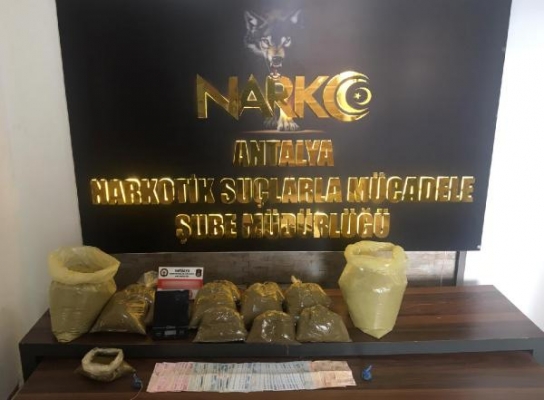 Antalya'da uyuşturucudan 4 kişi tutuklandı Antalya'da uyuşturucudan 4 kişi tutuklandı