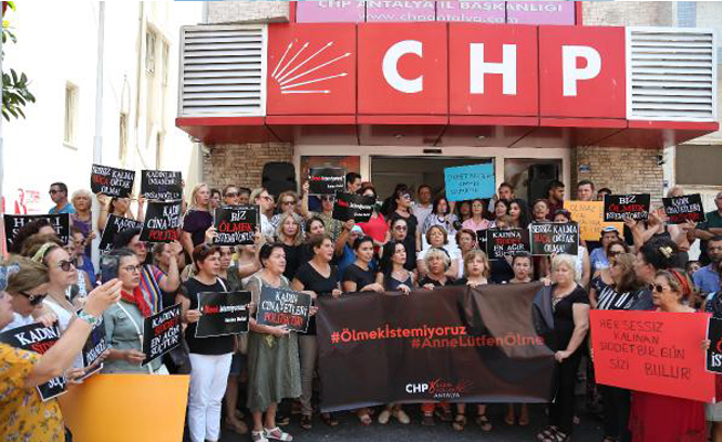 CHP'lilerden 'kadın cinayetleri' protestosu