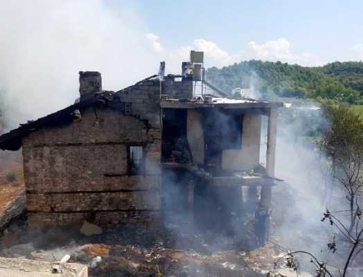 Manavgat'ta ev yangını