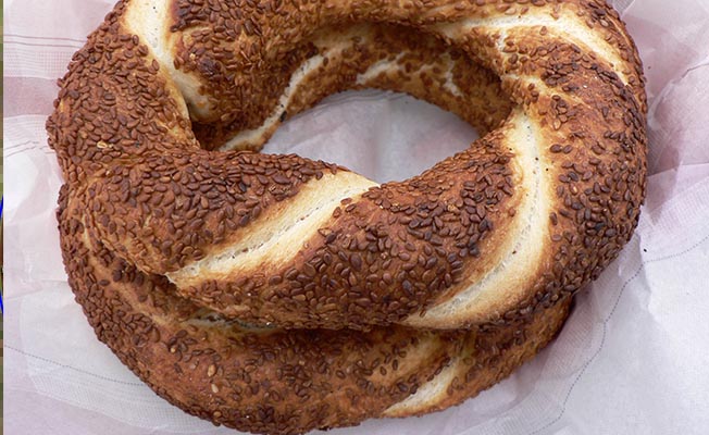 Nefes borusuna kaçan simit öldürdü