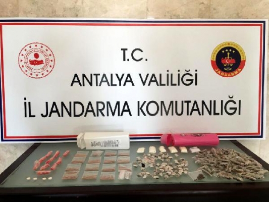 Uyuşturucuyu şampuan kutusuna saklamışlar