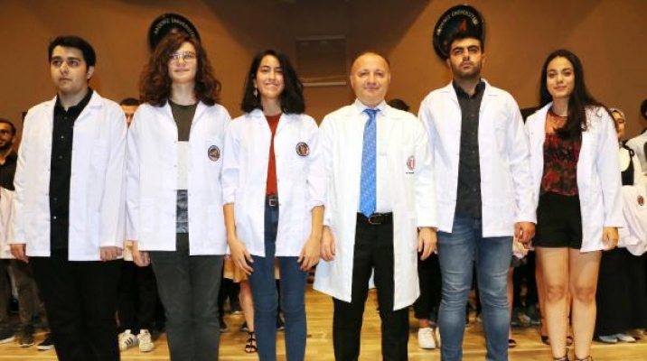 290 doktor adayı beyaz önlük giydi