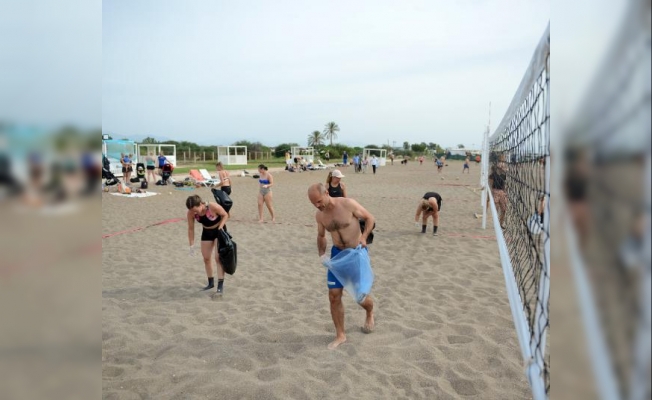 Finlandiyalı voleybolcular, sahilde temizlik yaptı