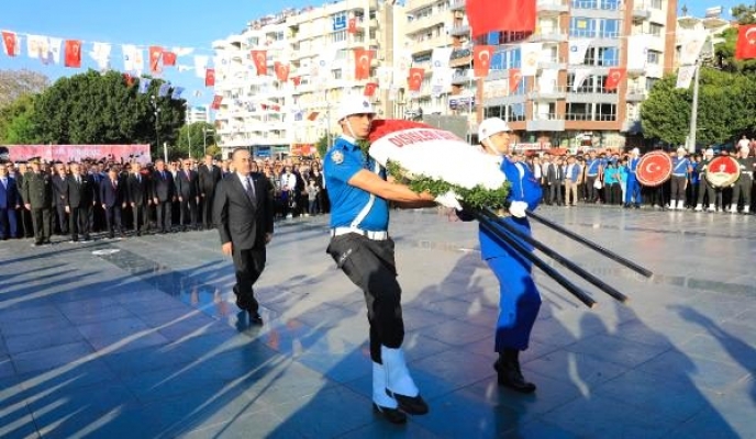 Bakan Çavuşoğlu, Atatürk'ü anma etkinliğinde