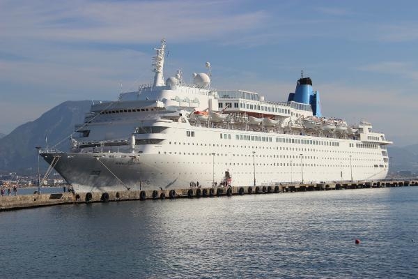 İngiliz turistleri taşıyan gemi Alanya'da