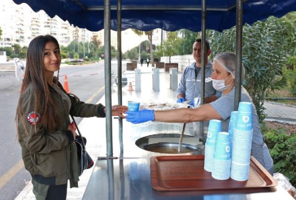 Üniversitelinin çorbası Büyükşehir'den