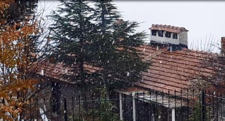 Saklıkent'e mevsimin ilk karı yağdı Saklıkent'e mevsimin ilk karı yağdı