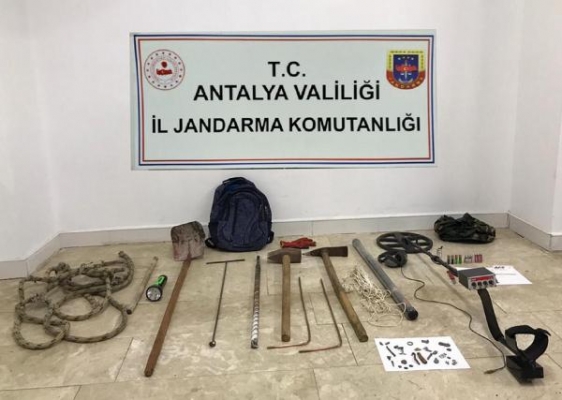 Antik kentte kaçak kazı yapan 6 şüpheli tutuklandı