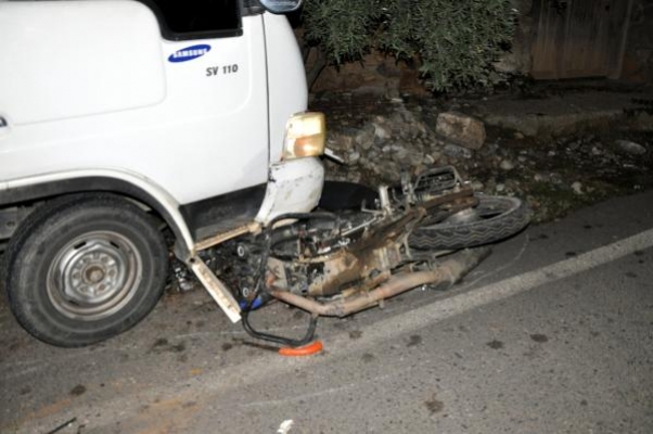 Kamyonetle çarpışan motosikletin sürücüsü öldü
