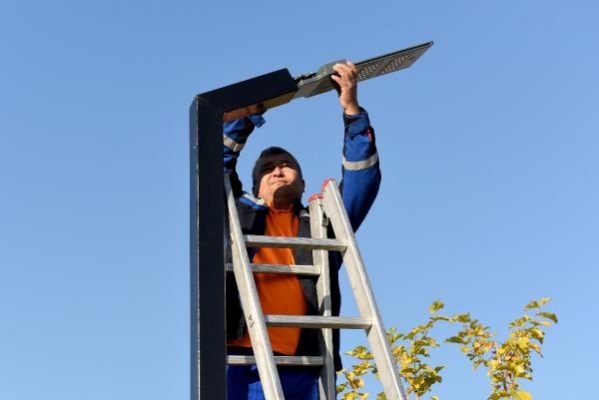 Parklar güneş enerjisiyle aydınlatılacak