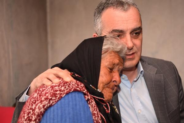 Alzheimer hastası yaşlı kadının evi tamamen yenilenecek