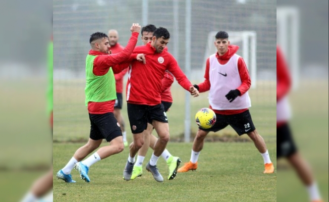 Antalyaspor yağmur altında çalıştı