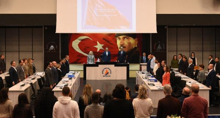Meclis İstiklal Marşı'yla açıldı