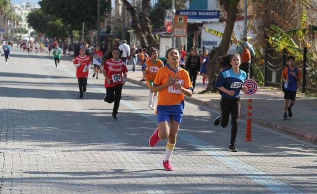 Alanya'da okullararası kros yarışı