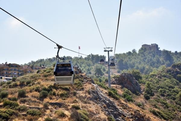 Alanya'da, teleferikle 3 milyon turist kaleye taşındı