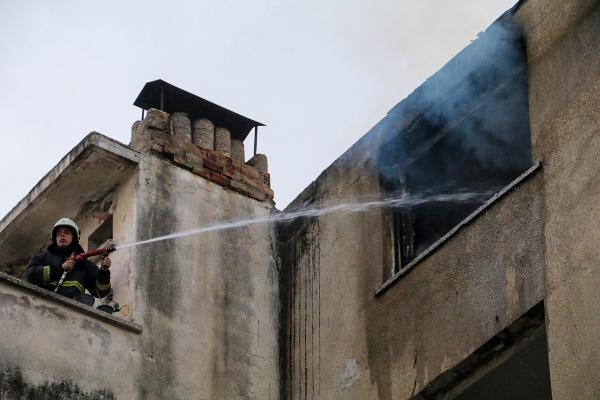 Boş binada çıkan yangın korkuttu