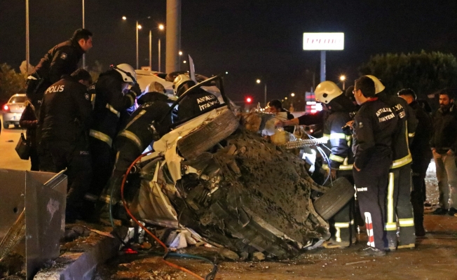 Yeni evli çifti trafik kazası ayırdı