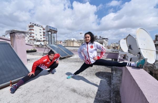 'Altın kızlar' şampiyonalara çatıda hazırlanıyor