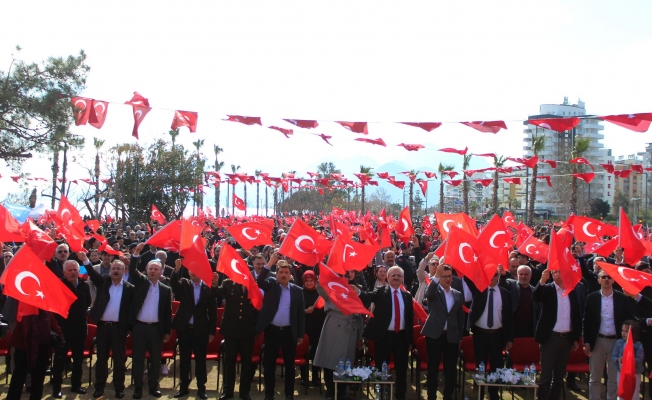 Antalya'da şehitlere dua, Mehmetçik'e destek