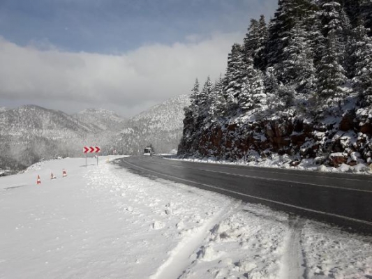 Antalya-Konya yolunda kar yağışı ulaşımı aksattı