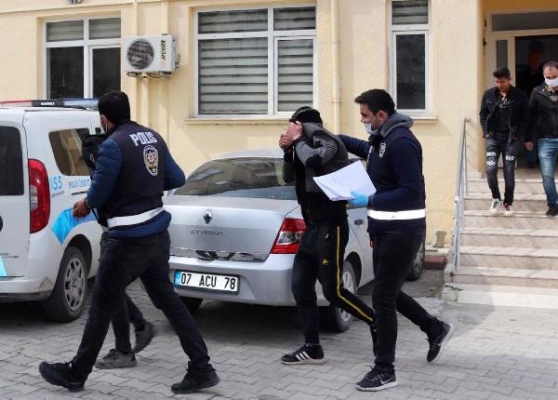 Hırsızlık şüphelileri polisten kaçamadı