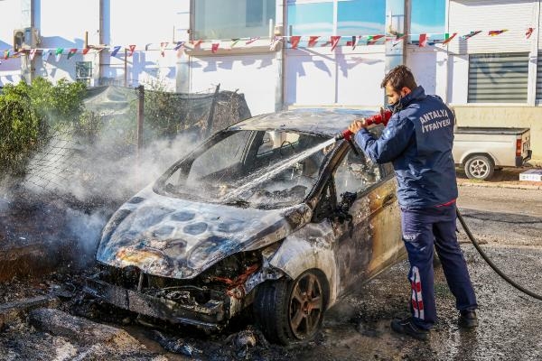 Soba külündeki köz, otomobili yaktı