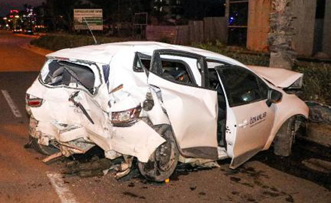 Hurdaya dönen otomobilinden yara almadan çıktı!