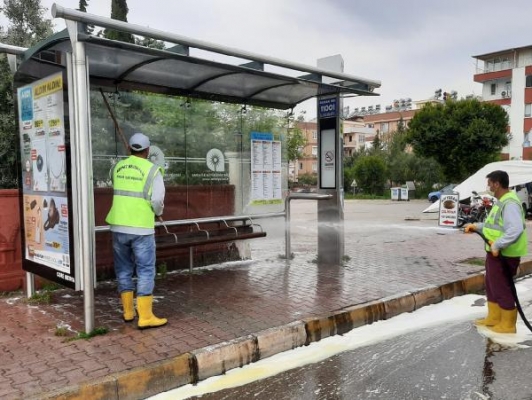 Kepez'de cadde ve sokaklar dezenfekte ediliyor