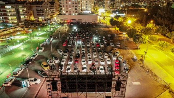 Antalya'da, 'arabada açık hava sineması' etkinliği