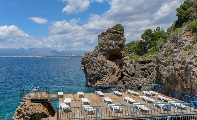 Antalya'da plaj ve kafeler açılıyor