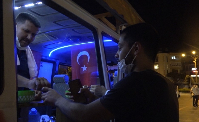 Kan verenlere ücretsiz çay dağıtıyor!