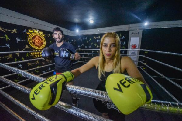 Azerbaycanlı şampiyon kick boksçu Bahram'ı, Glory'e Türk eşi Nehir hazırlıyor