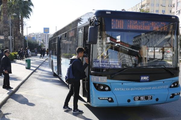 LGS'ye girecek öğrenci ile velisine toplu ulaşım ücretsiz