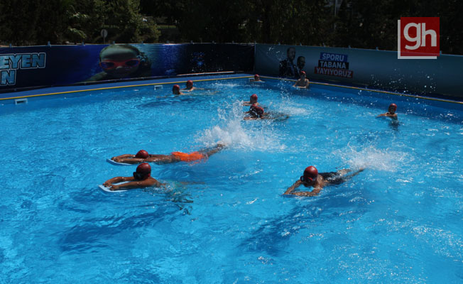 Aksu'da okul bahçesine portatif yüzme havuzu
